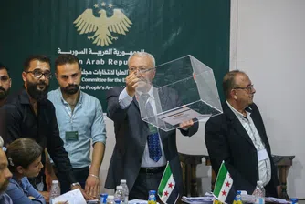 Вотът е “непряк”, като съществуват опасения, че той ще укрепи позициите на временно управляващите, вместо да отвори път към реална политическа промяна