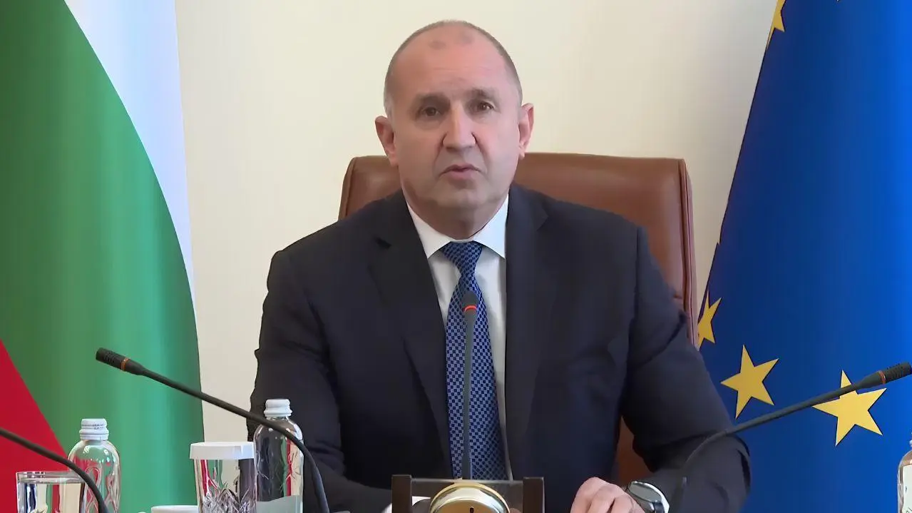 Радев потвърди атака с морски и въздушни дронове срещу два кораба. Кой е нападателят – не стана ясно