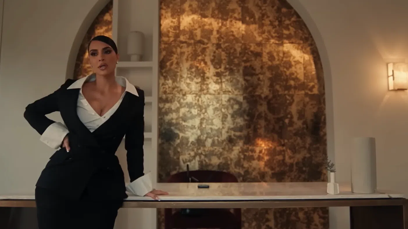 Критиката разкъса новия сериал All's Fair с Ким Кардашиян като адвокат