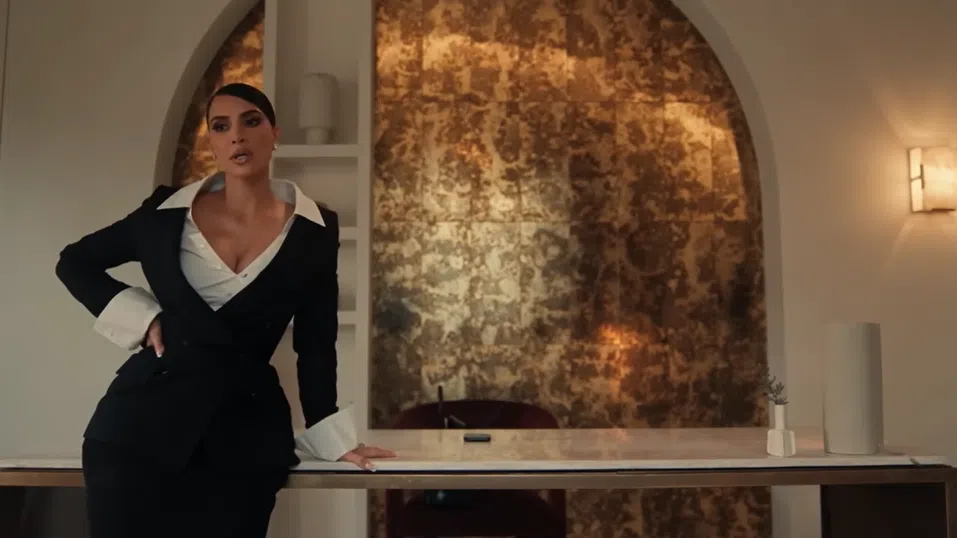 Критиката разкъса новия сериал All's Fair с Ким Кардашиян като адвокат