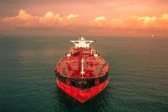 САЩ провеждат операция за задържане на танкер под руски флаг, свързан с Венецуела