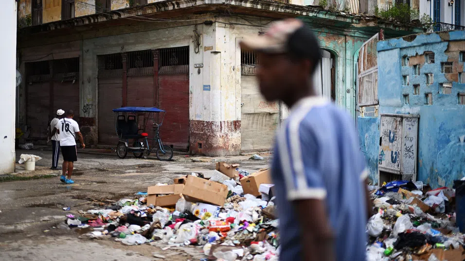 Дълго страдащата икономика на Куба е в „свободно падане“
