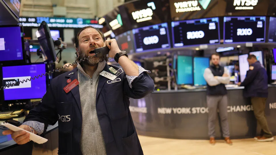 За първи път в историята Dow Jones стигна 50 000 пункта. Какво означава това за предстоящите рискове и волатилност?