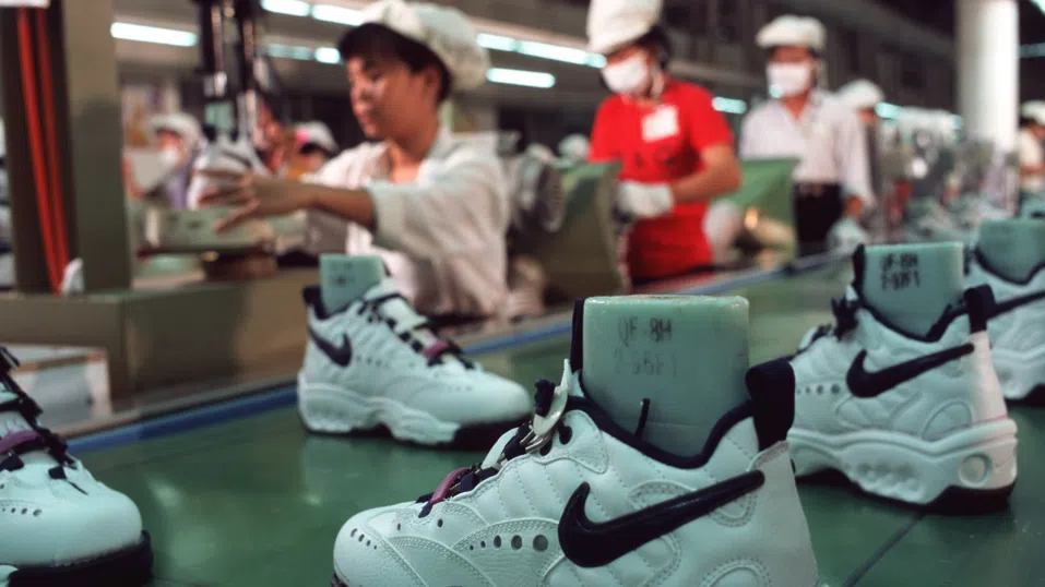 Веригата за доставки на спортни обувки е болезнена точка в тарифната война на Тръмп