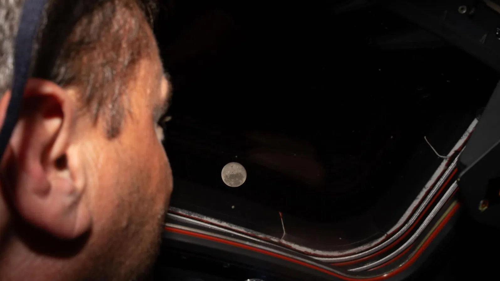 Астронавтите от Artemis II поемат обратно към Земята след рекордно пътуване до Луната