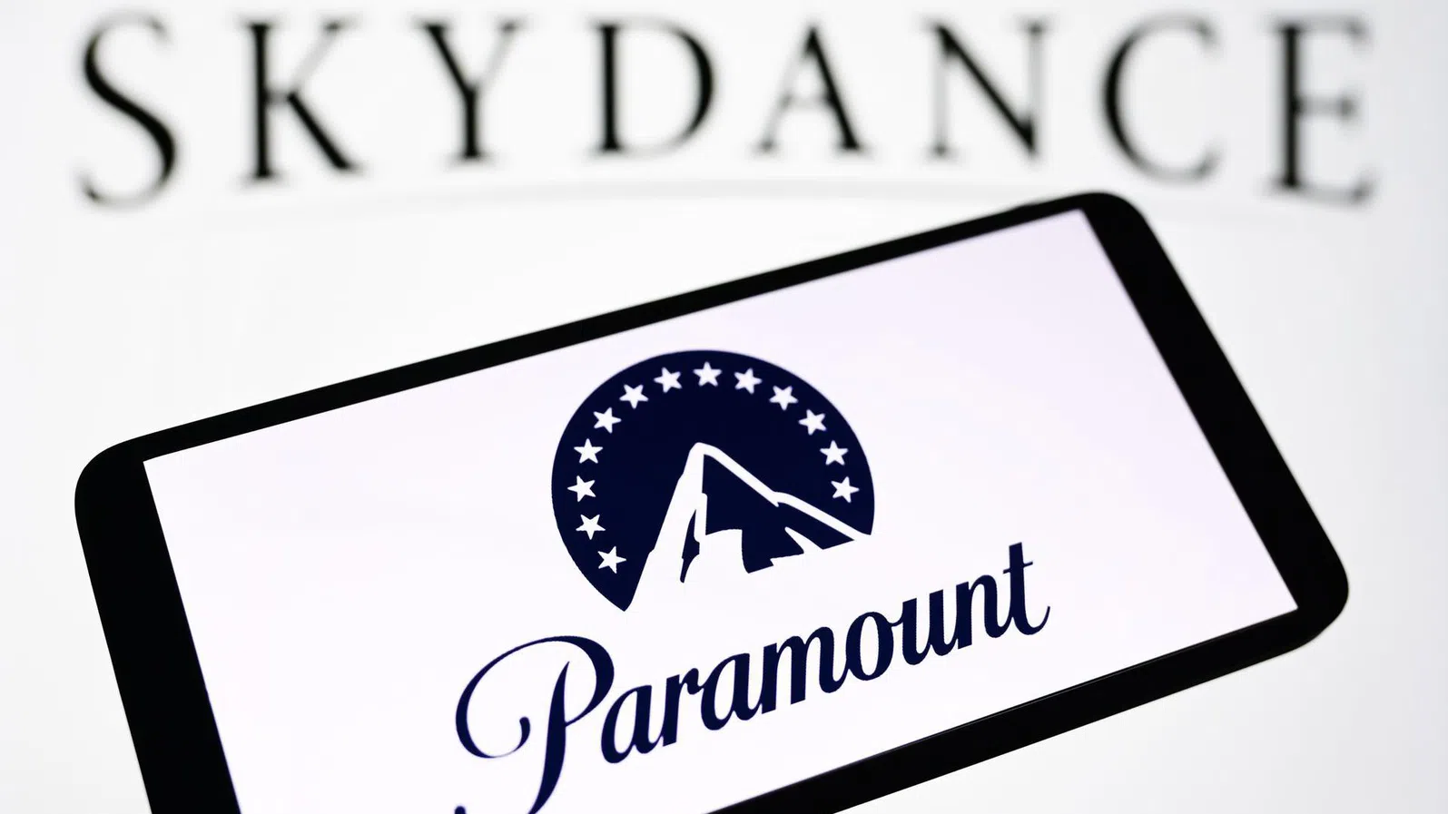 Фондове от Близкия изток са инвестирали в офертата на Paramount Skydance за Warner Bros.