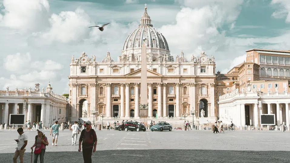 Къде да видите белия дим за нов папа: Съвети за туризъм в Рим по време на конклава