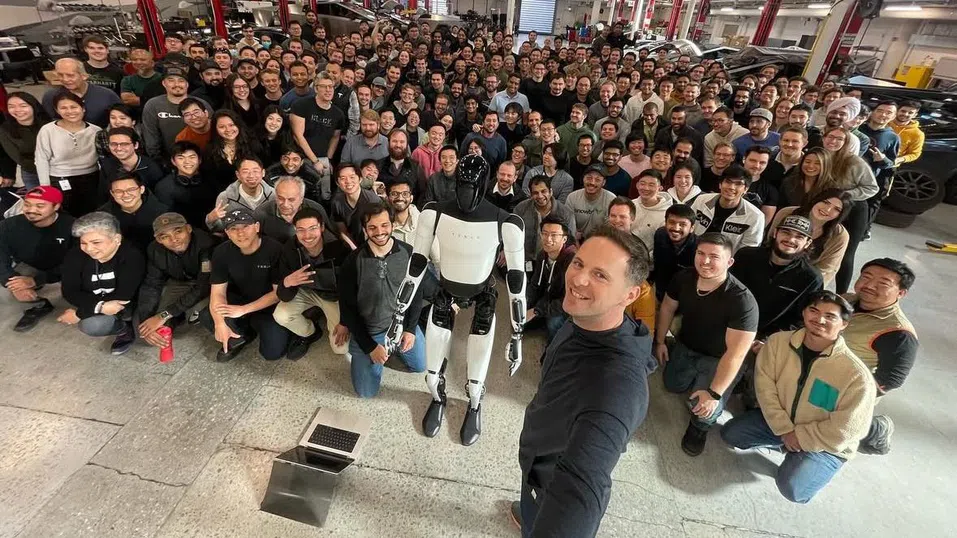 Вицепрезидентът на Tesla, отговарящ за хуманоидната роботика, напуска поста