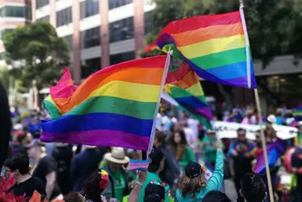 Полша и Португалия празнуват месец на ЛГБТ+ прайдовете