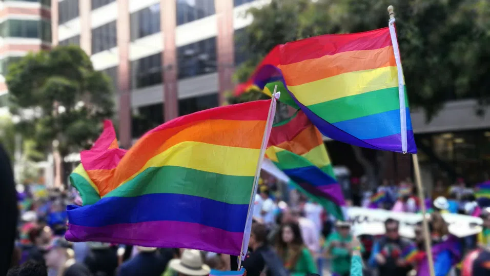 Полша и Португалия празнуват месец на ЛГБТ+ прайдовете