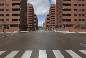 Зарязани преди повече от десетилетие, огромни комплекси отново се строят заради космическите цени