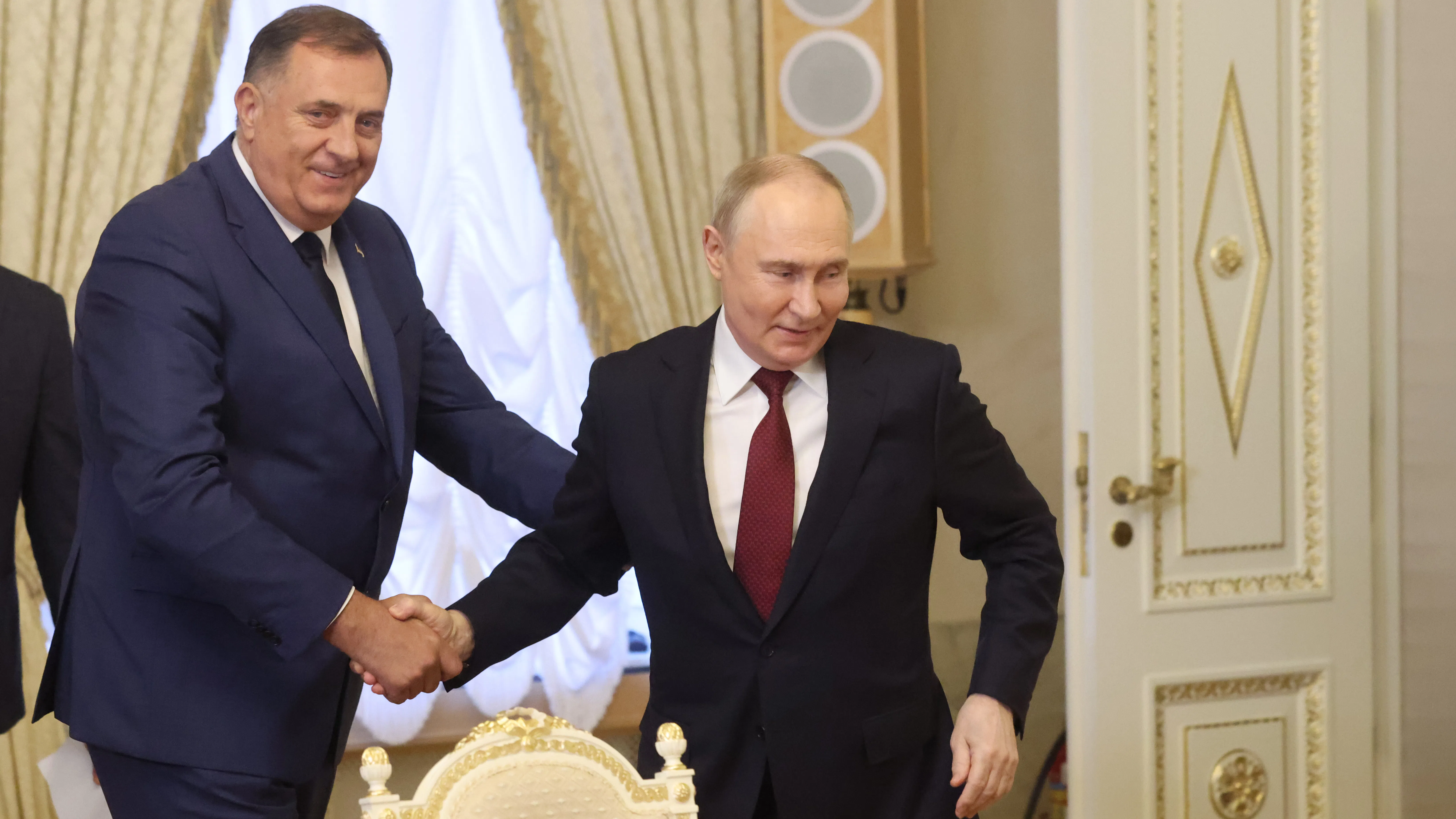 Додик, Путин и кризата в Босна 30 години след клането в Сребреница