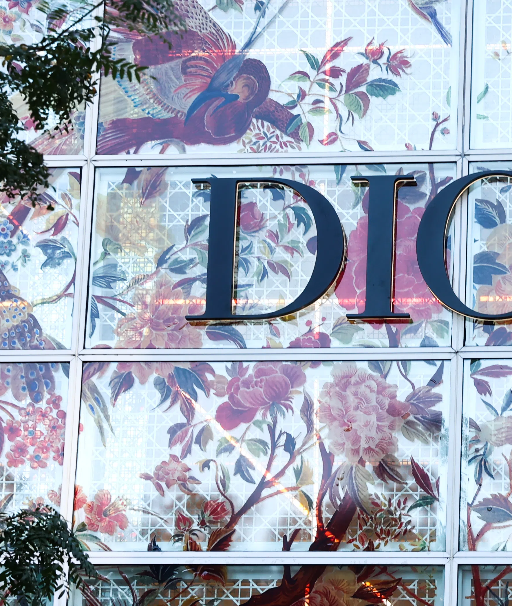 След години на основно ремонтиране Dior най после отвори вратите на