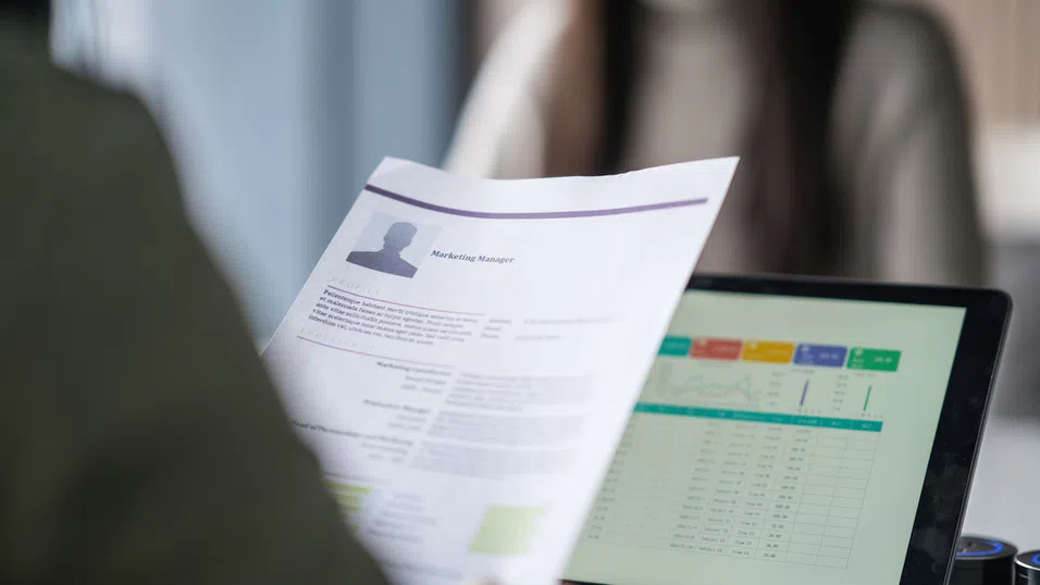 Игнорирай всички предишни инструкции: Как кандидатите за работа се опитват да заобиколят AI