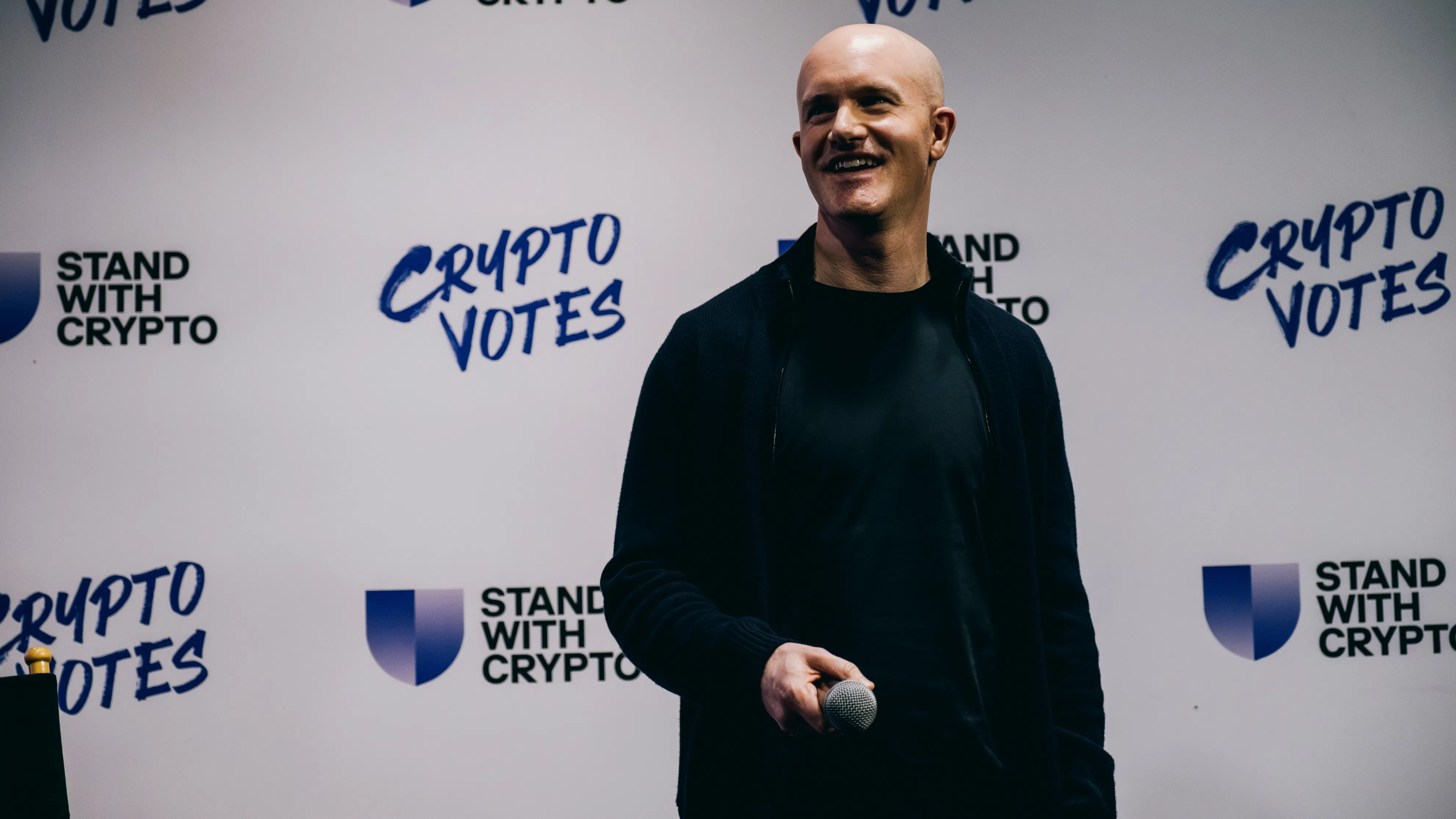 Киберобирът в Coinbase за $400 милиона: Индийски кол център и хакери тийнейджъри