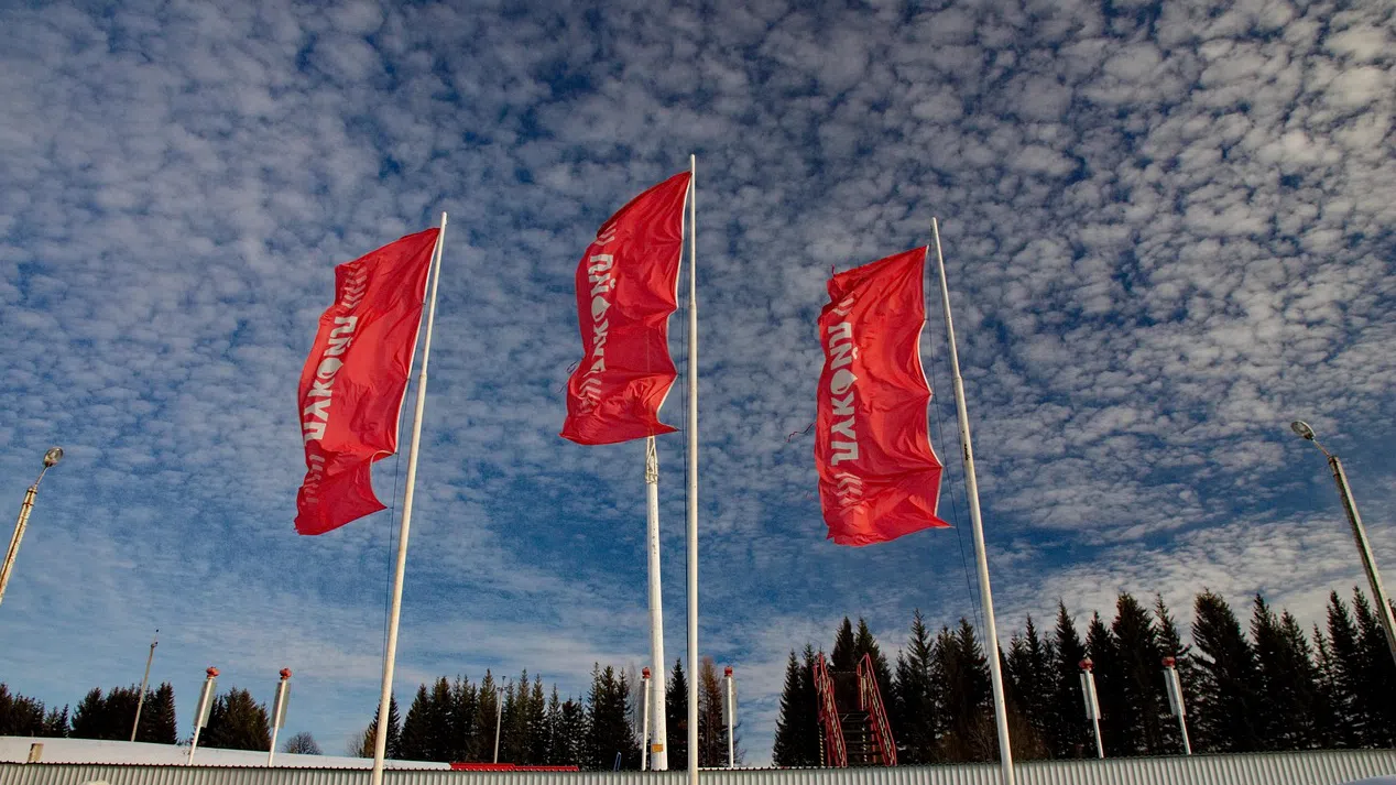 Икономическото министерство за "Лукойл": Предприети са всички действия за гарантиране доставките и наличностите на горива