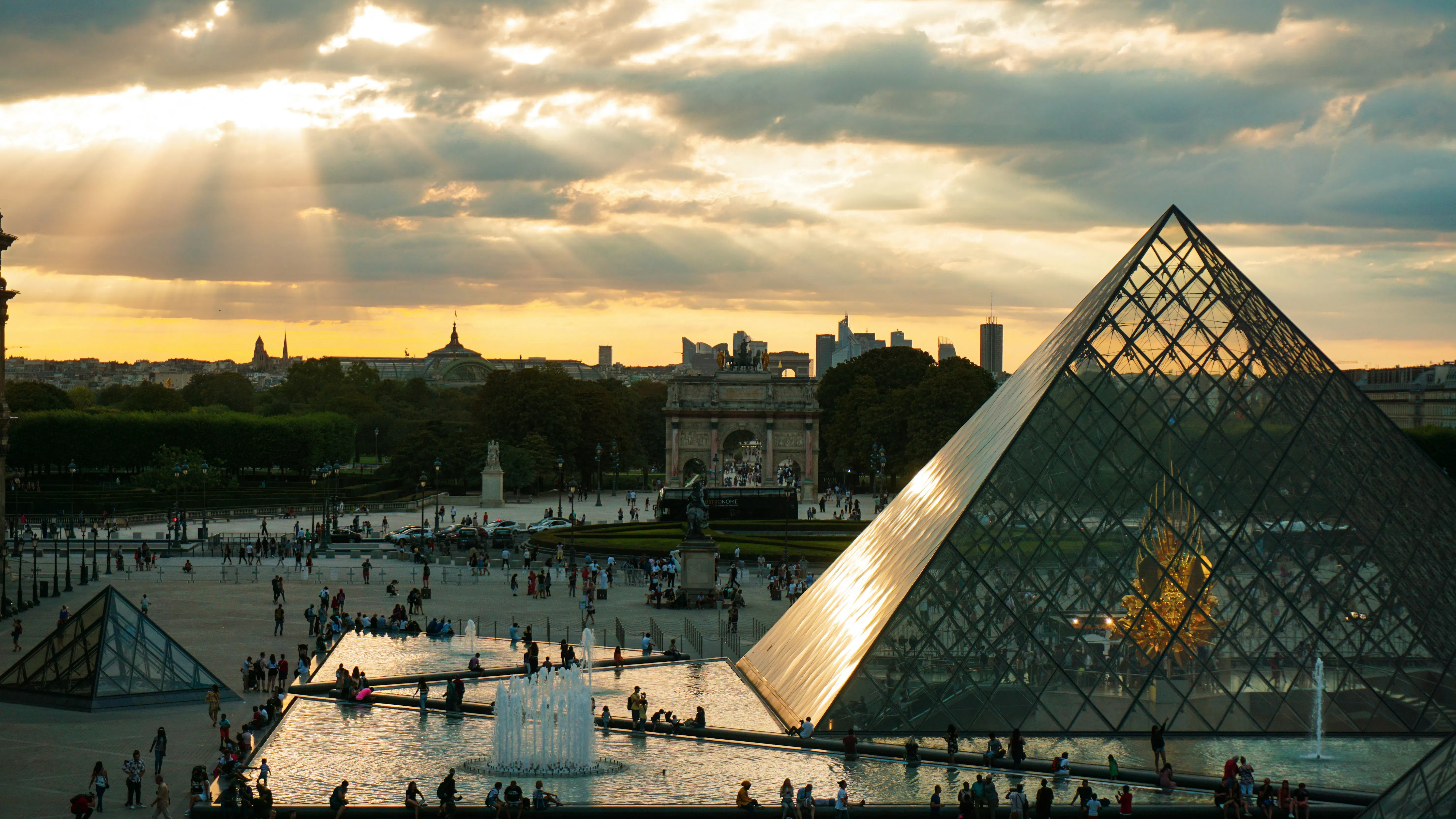 Директорът на Лувъра защитава плана за сигурност