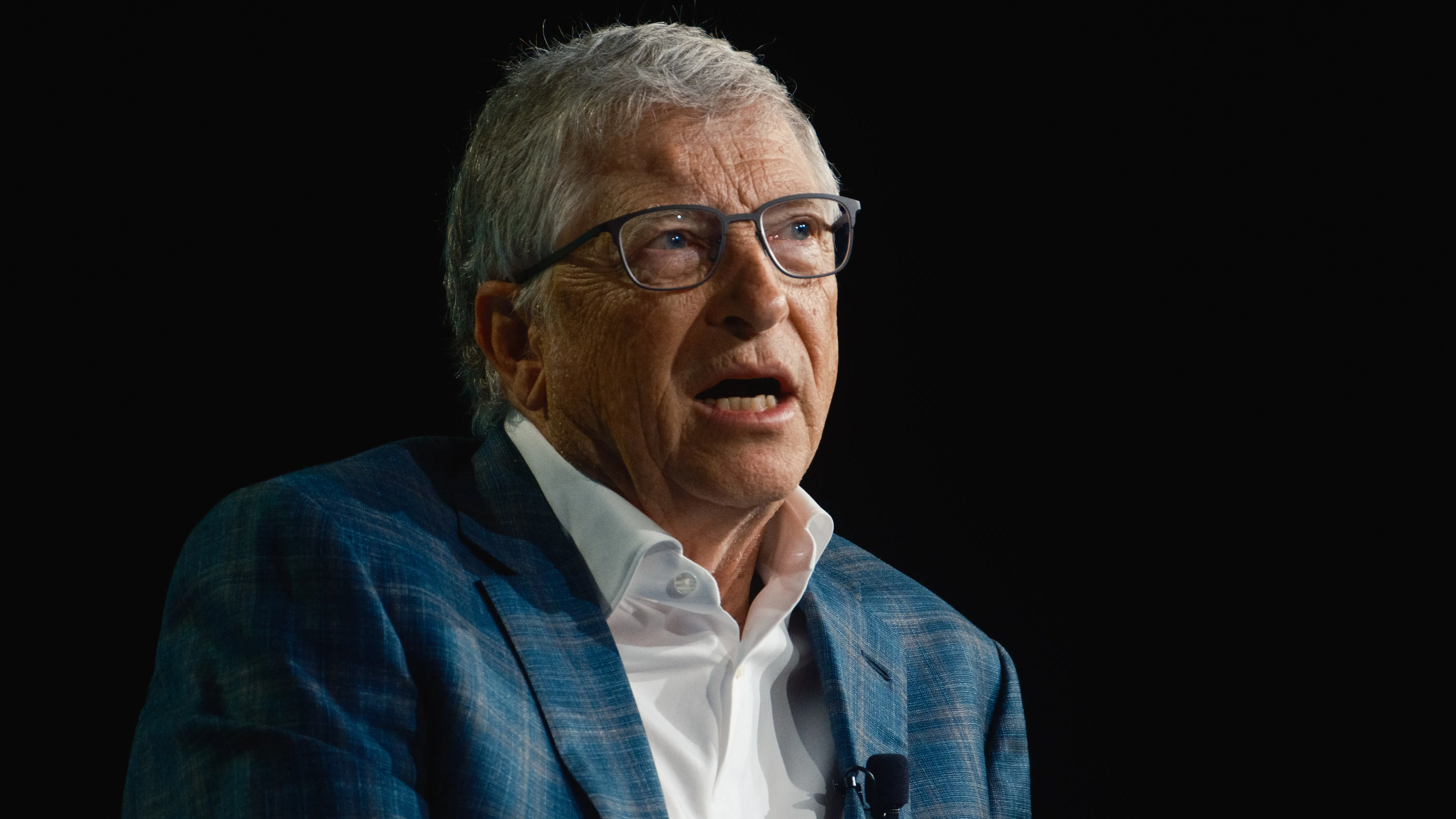 Бил Гейтс иска край на апокалиптичните сюжети за климата и нова перспектива. Прав ли е?