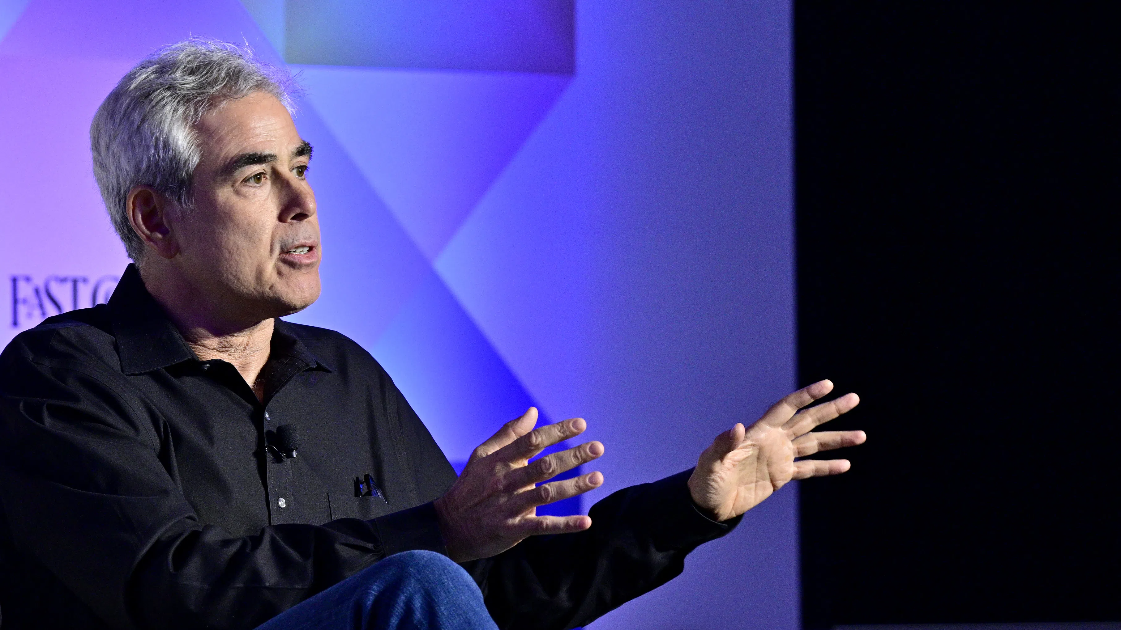 Авторът на Anxious Generation: Мозъците на Gen Z се вкореняват в телефоните им