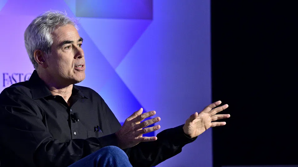 Авторът на Anxious Generation: Мозъците на Gen Z се вкореняват в телефоните им