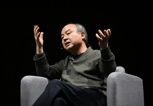 SoftBank изстреля японските пазари нагоре, Nikkei удари нов рекорд въпреки заплахите на Тръмп към Иран