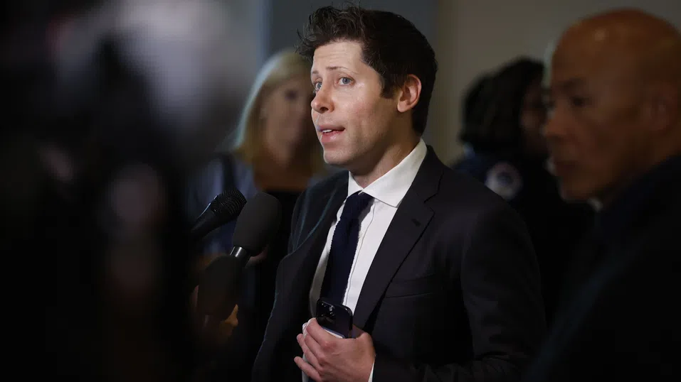 Сестрата на Сам Алтман го обвинява в сексуално насилие в нов съдебен иск