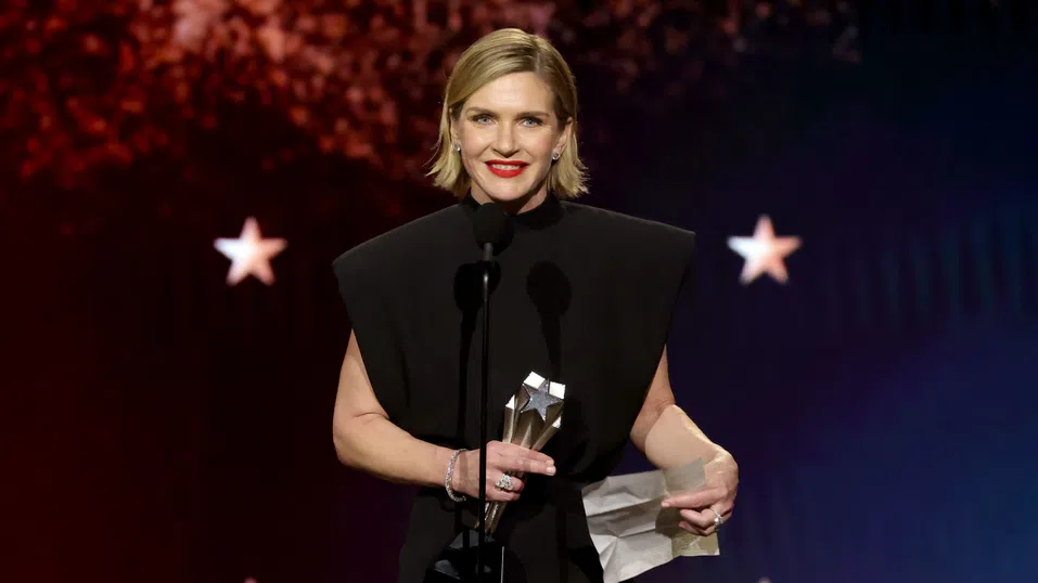 Рия Сийхорн е в центъра на вниманието, но Винс Гилиган не бърза с втория сезон на Pluribus