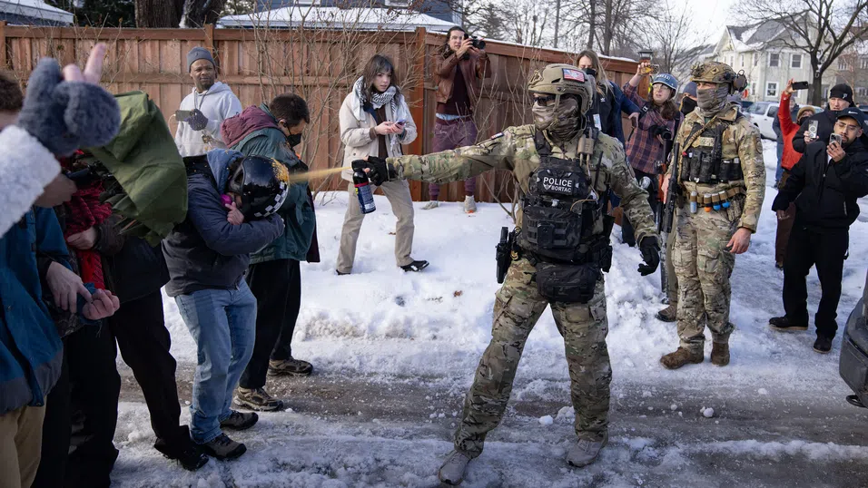 Смъртоносният инцидент в Минеаполис изостря напрежението между ICE и местните власти