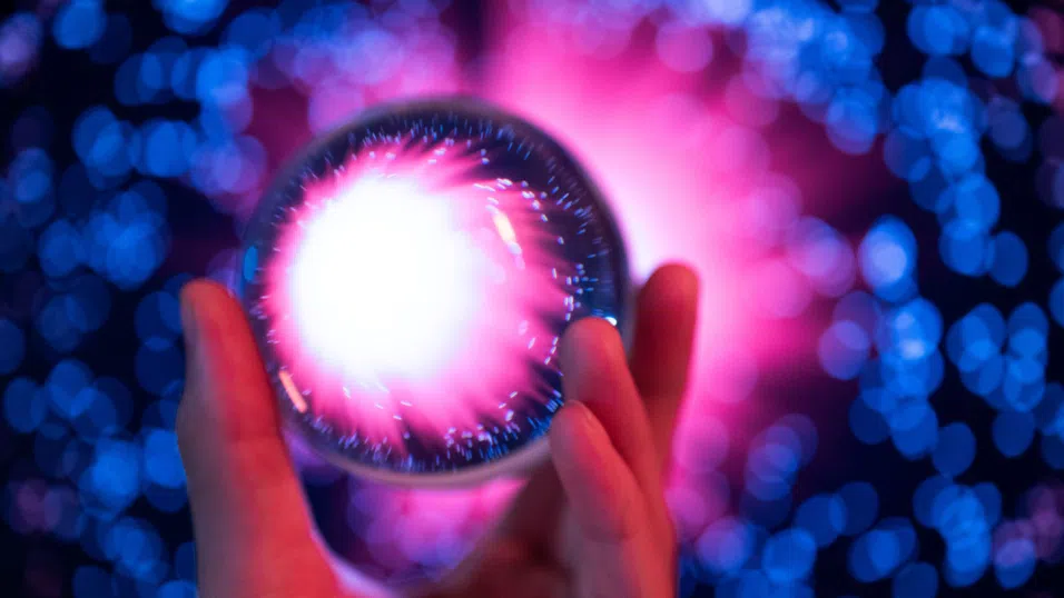 AI предсказва бъдещето толкова добре, колкото и хората, а понякога и по-добре от тях