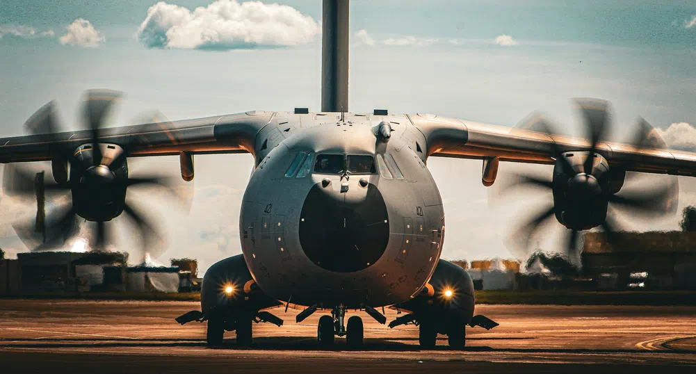 Защо европейските и азиатските акции в отбраната скачат повече от американските?