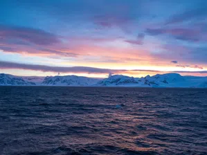 Антарктида като модел за сътрудничество – възможен ли е мирът извън ледените граници на континента?