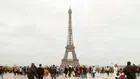 Продават част от емблематичните стълби на Айфеловата кула на търг