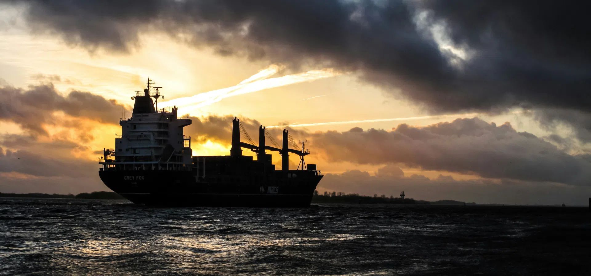 ЕС одобри нови санкции за Русия, но отлага пълната забрана на морските превози заради Гърция и Малта