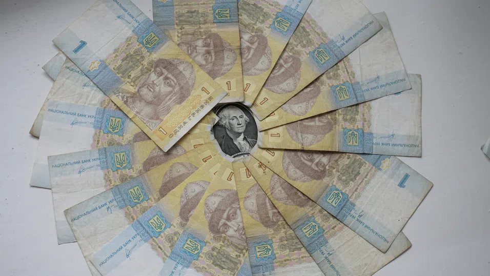 Reuters: Украйна обмисля да премине от долар към евро