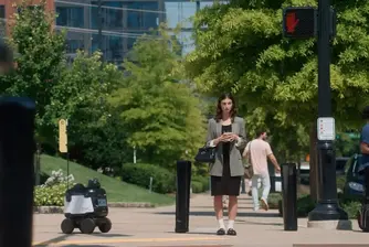 Според Robot.com роботизирането на рутинните процеси ще задържи служителите на техните позиции