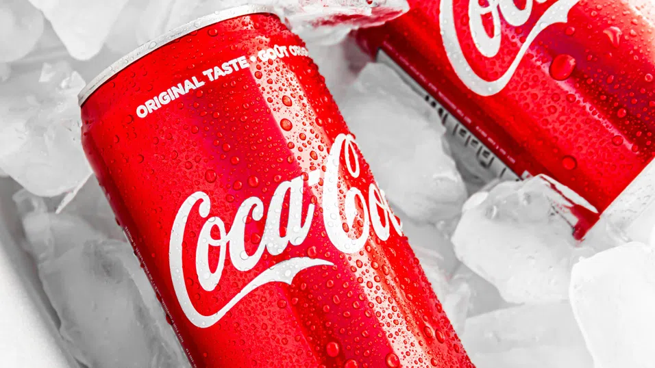 Любимото червено: Историята зад визуалната формула, която превърна Coca-Cola в глобален феномен