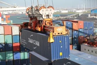 Ротердам започва да резервира място за кораби с доставки за НАТО и да планира военни учения, докато затвърждава връзките си с Антверпен