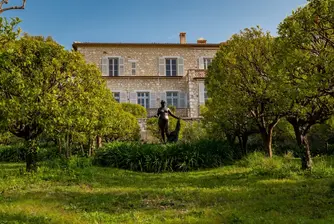 Крадци задигнаха картини за 9 млн. евро от музея на Реноар във Франция