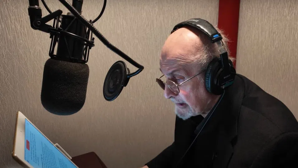 „Идеята за края“: Новелите на Салман Рушди след атаката с нож и битката за живот