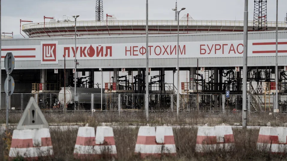 Министърът на икономиката: САЩ ще ни освободят от санкциите срещу „Лукойл“