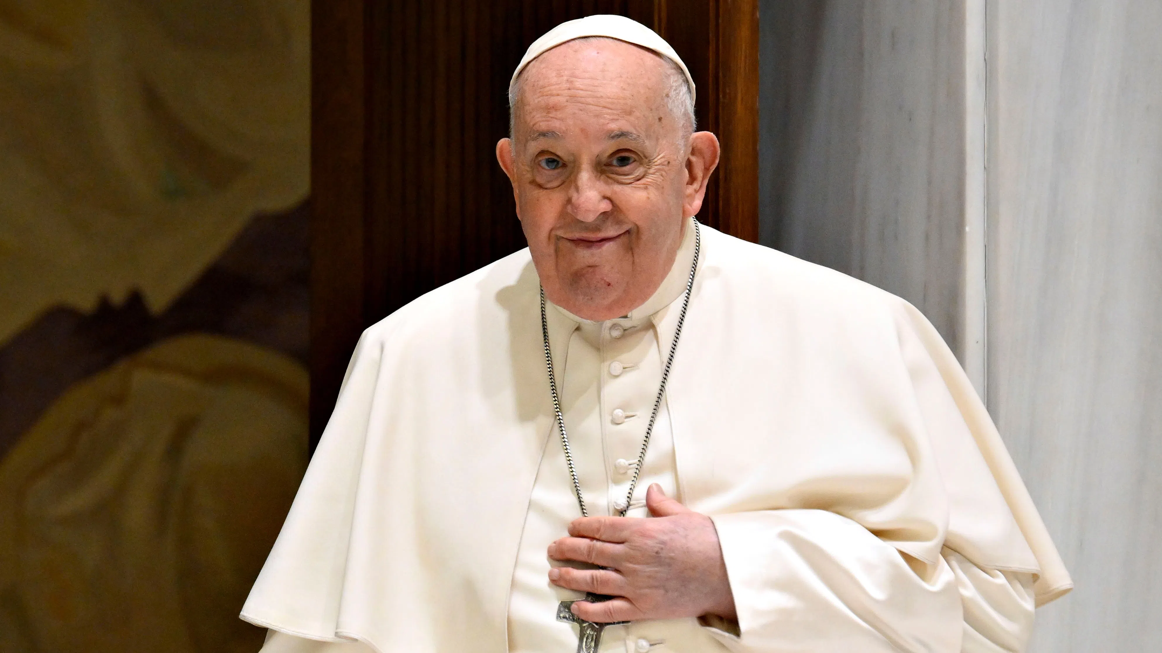 В противоречиво изказване папа Франциск призовава Украйна да „има куража“ за преговори с Русия