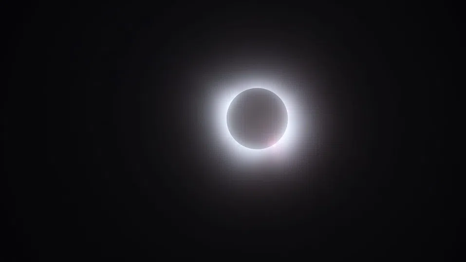 Български учени заснеха пълното слънчево затъмнение над Мексико (Снимки)