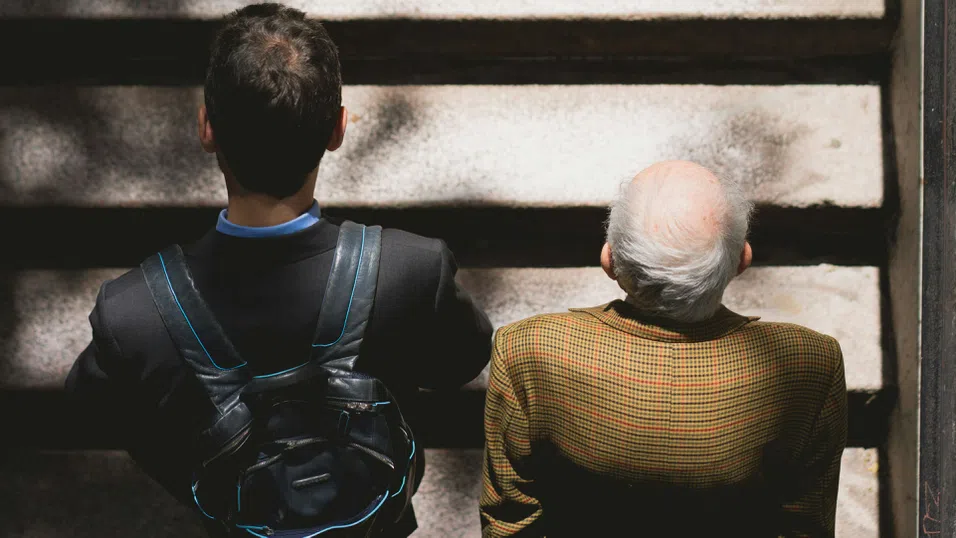 „Сандвич поколението“ е подложено на огромен натиск от застаряването на света