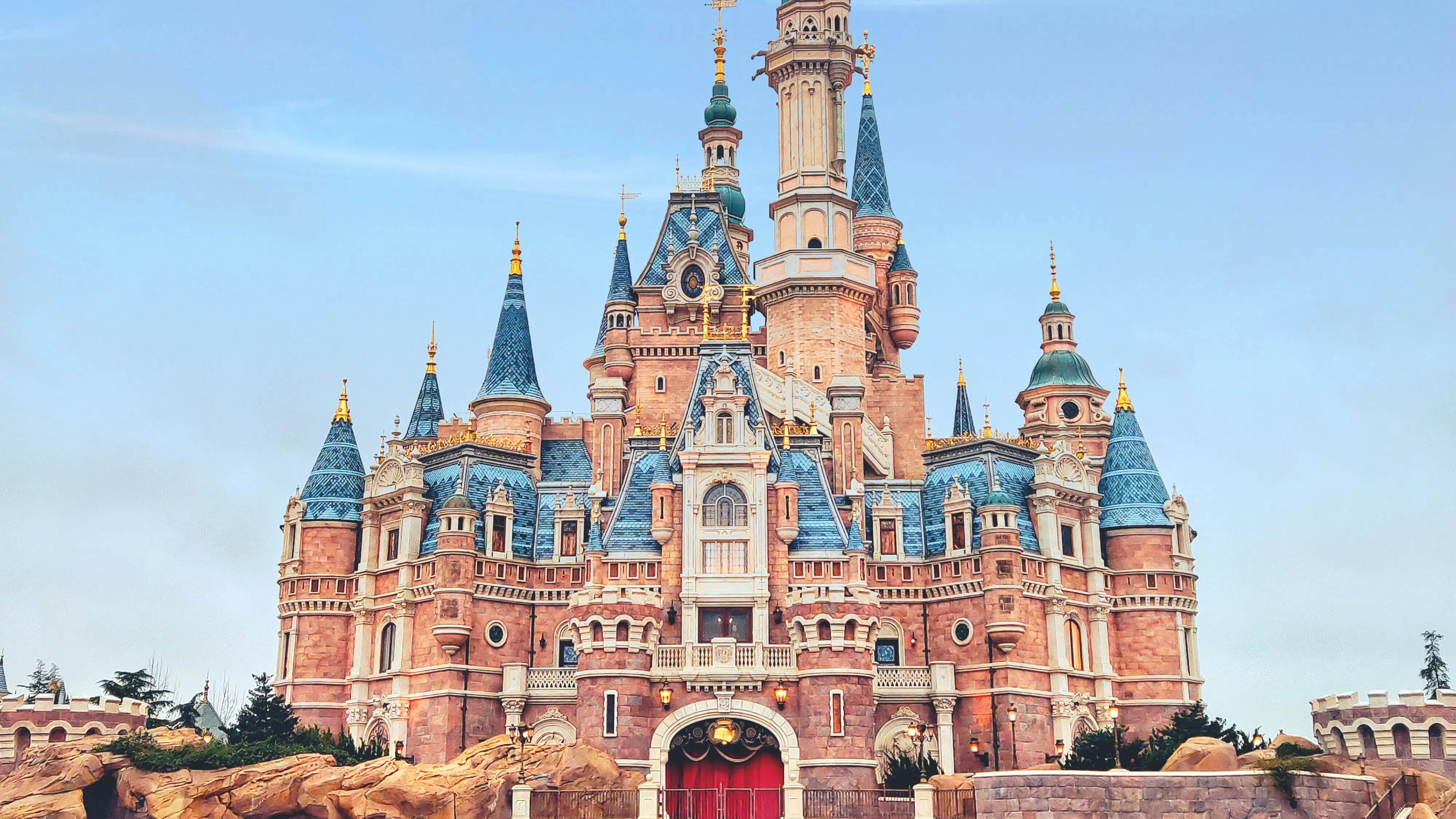 Disney планира да разпространи магията с $60 милиарда за увеселителни паркове