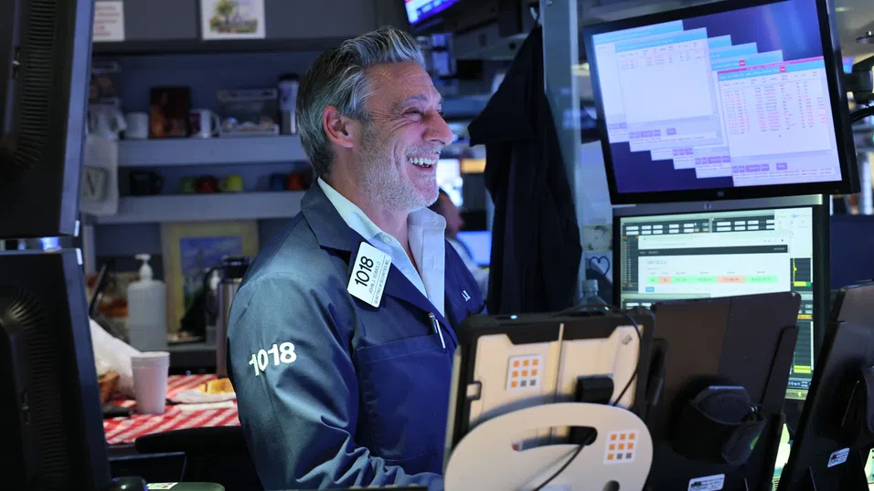 От пълна паника до нови рекорди: Докъде виждат розовите очила на пазарните инвеститори?