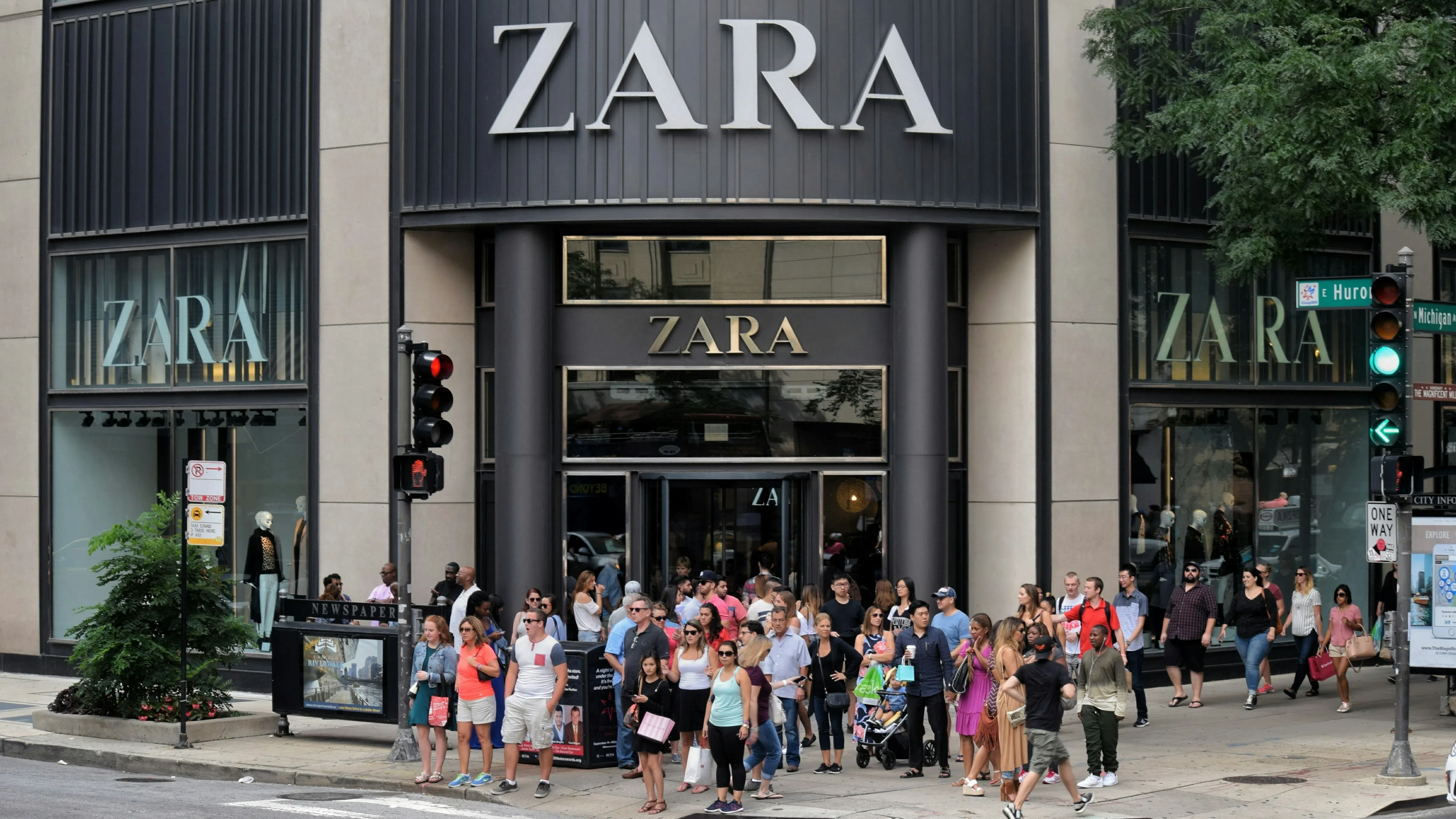 50 години по-късно: Зад кулисите в потайния свят на Zara