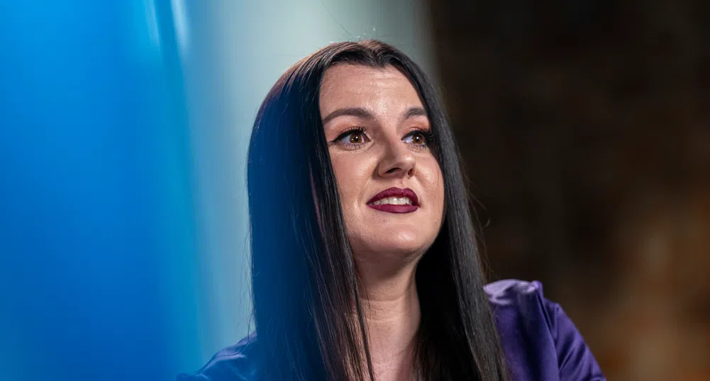 Коя е Фиджи Симо – технологичната звезда от Франция, която покорява Силициевата долина