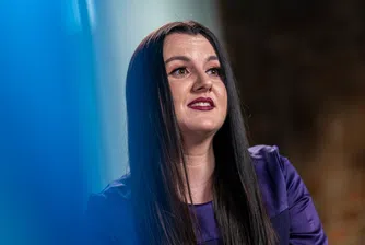 Коя е Фиджи Симо – технологичната звезда от Франция, която покорява Силициевата долина