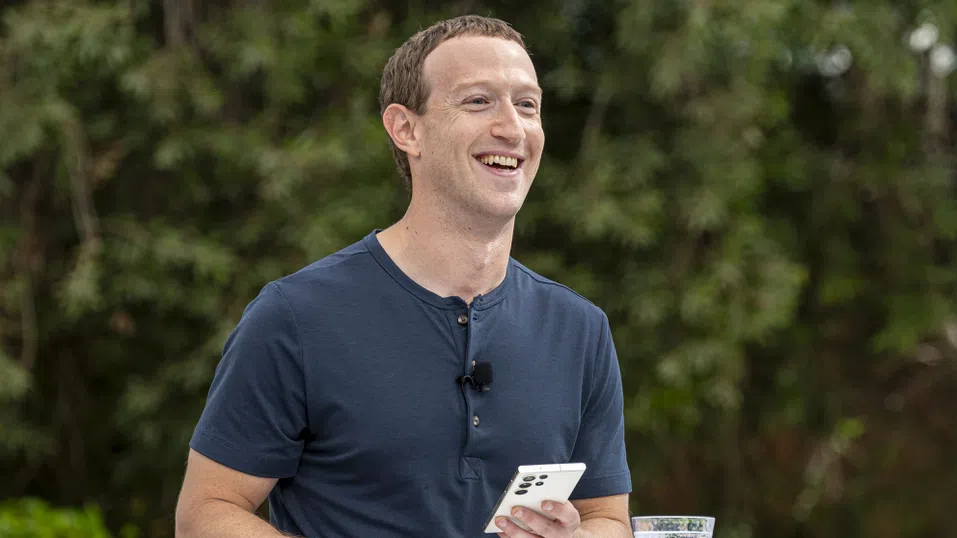 Как Зъкърбърг управлява Meta: Малък екип, без лични срещи и „основна армия“ от 30 служители