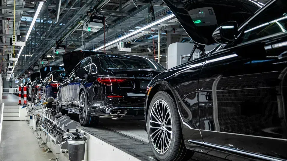 Китай протяга маслинова клонка към автомобилните гиганти с ново предложение за редкоземни елементи